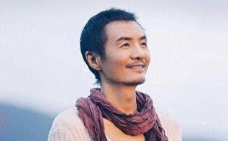 朴树近况曝光！52岁身材消瘦头发能扎辫子一直在北京租房住